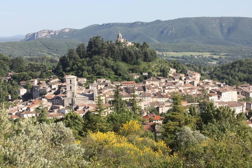 Apartamento Joli Dans Village Calme En Provence